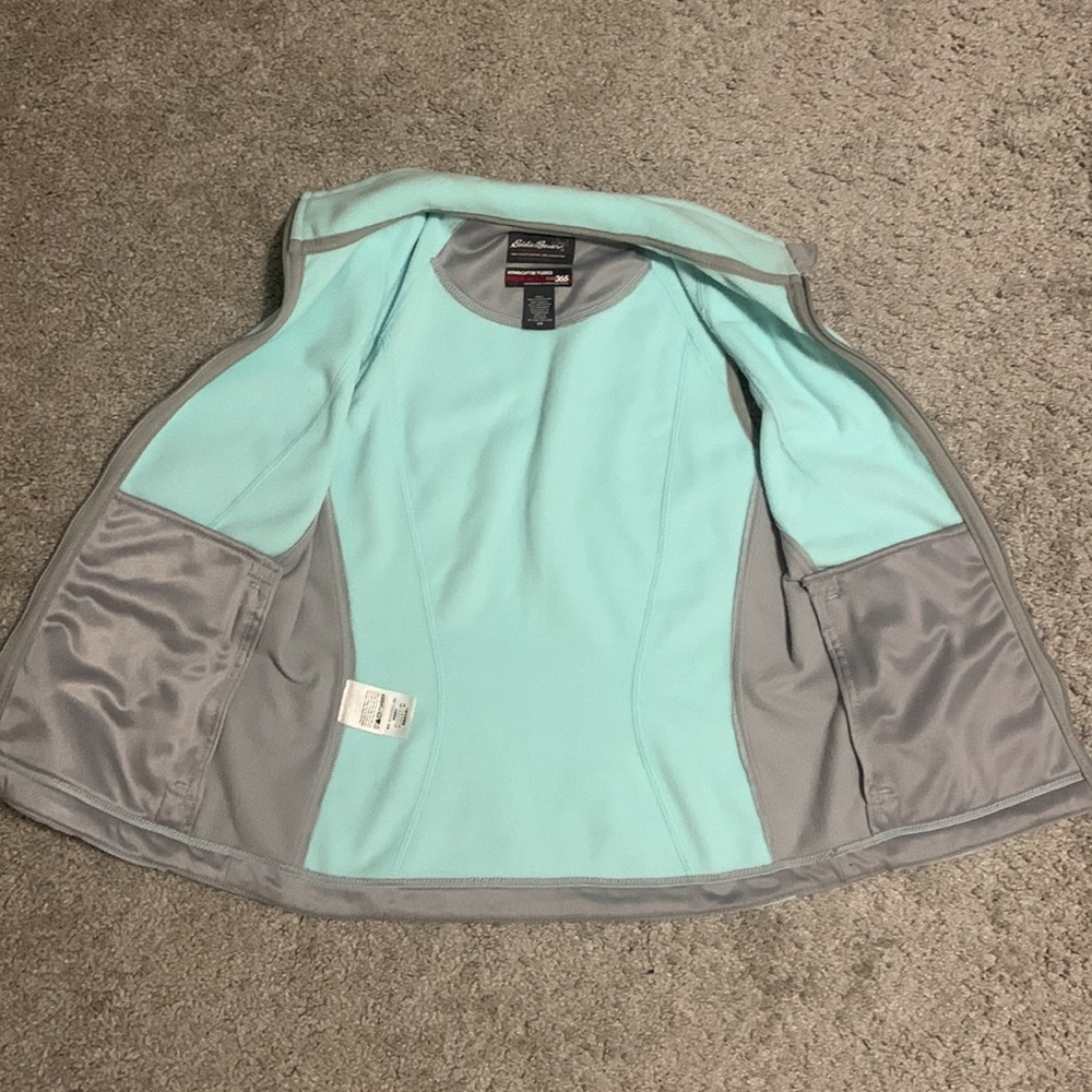 Like New Women’s Fleece Vest! - Picture 2 of 4